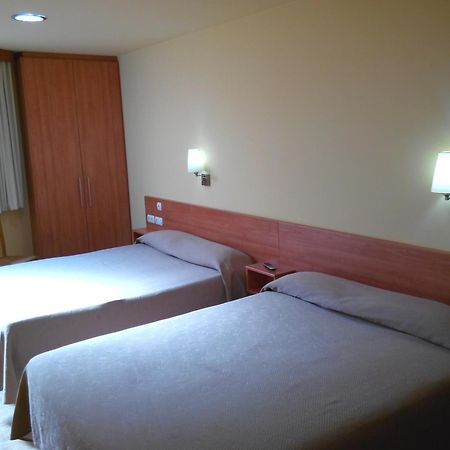 Sant Sadurní dʼAnoia Hostal Sant Sadurni מראה חיצוני תמונה