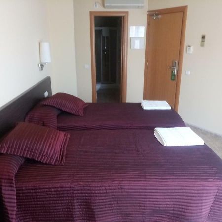 Sant Sadurní dʼAnoia Hostal Sant Sadurni מראה חיצוני תמונה