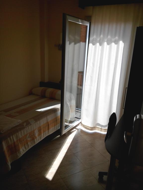 Sant Sadurní dʼAnoia Hostal Sant Sadurni מראה חיצוני תמונה