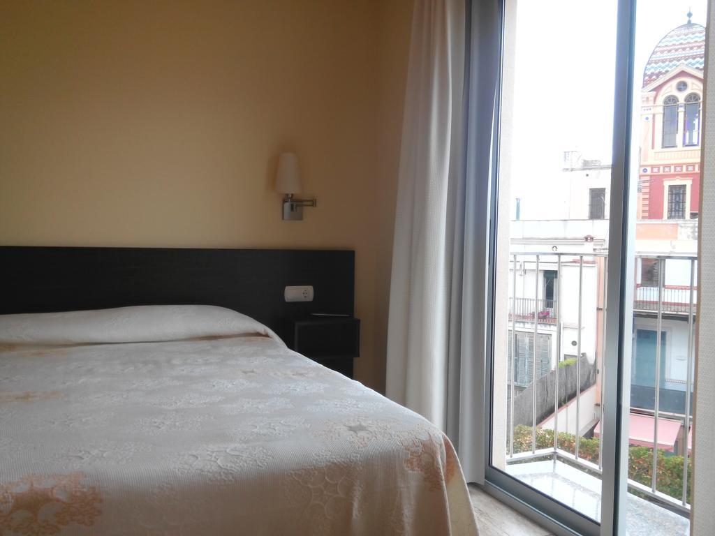 Sant Sadurní dʼAnoia Hostal Sant Sadurni חדר תמונה