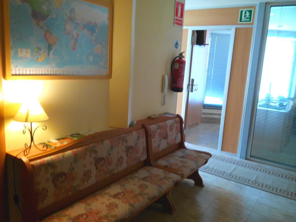 Sant Sadurní dʼAnoia Hostal Sant Sadurni מראה חיצוני תמונה
