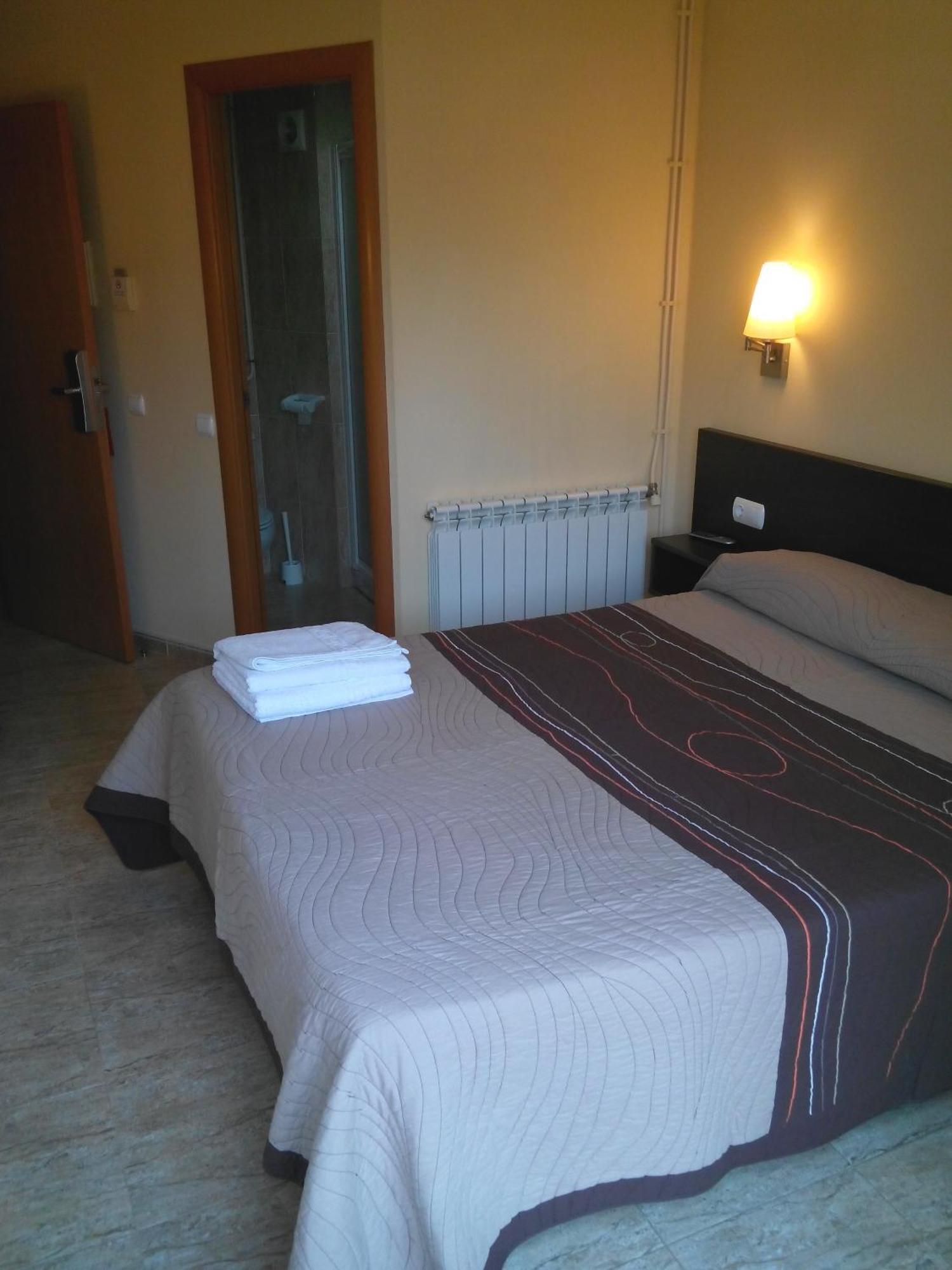Sant Sadurní dʼAnoia Hostal Sant Sadurni חדר תמונה