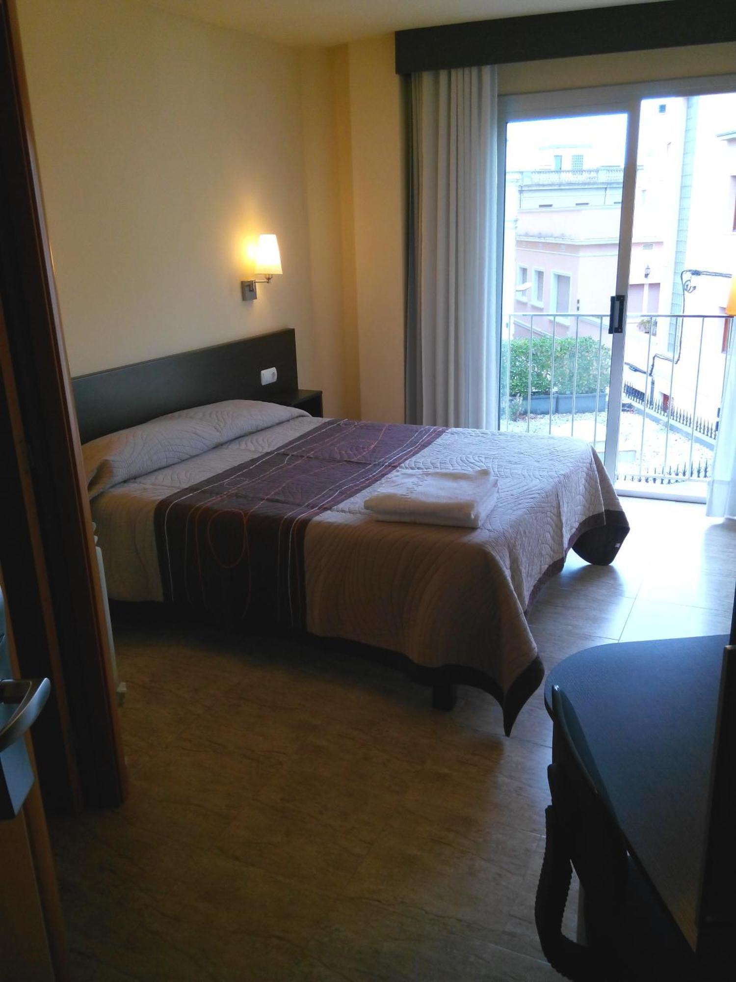 Sant Sadurní dʼAnoia Hostal Sant Sadurni חדר תמונה