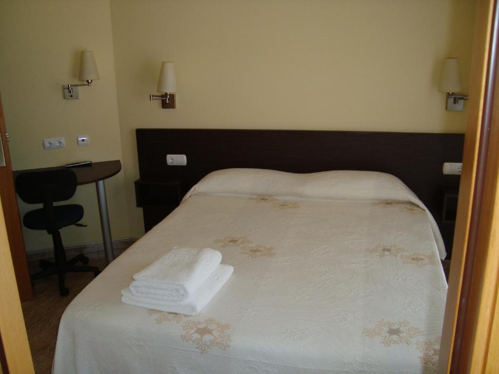Sant Sadurní dʼAnoia Hostal Sant Sadurni מראה חיצוני תמונה