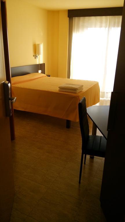 Sant Sadurní dʼAnoia Hostal Sant Sadurni מראה חיצוני תמונה