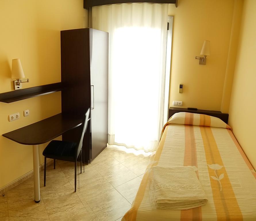 Sant Sadurní dʼAnoia Hostal Sant Sadurni מראה חיצוני תמונה
