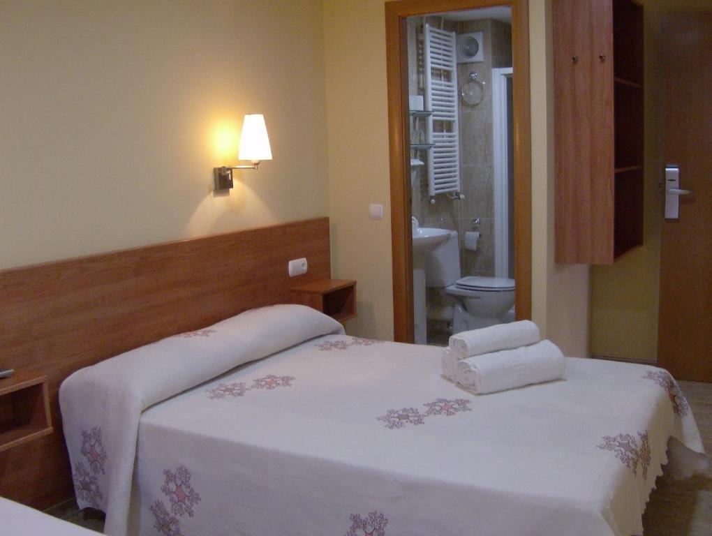 Sant Sadurní dʼAnoia Hostal Sant Sadurni חדר תמונה