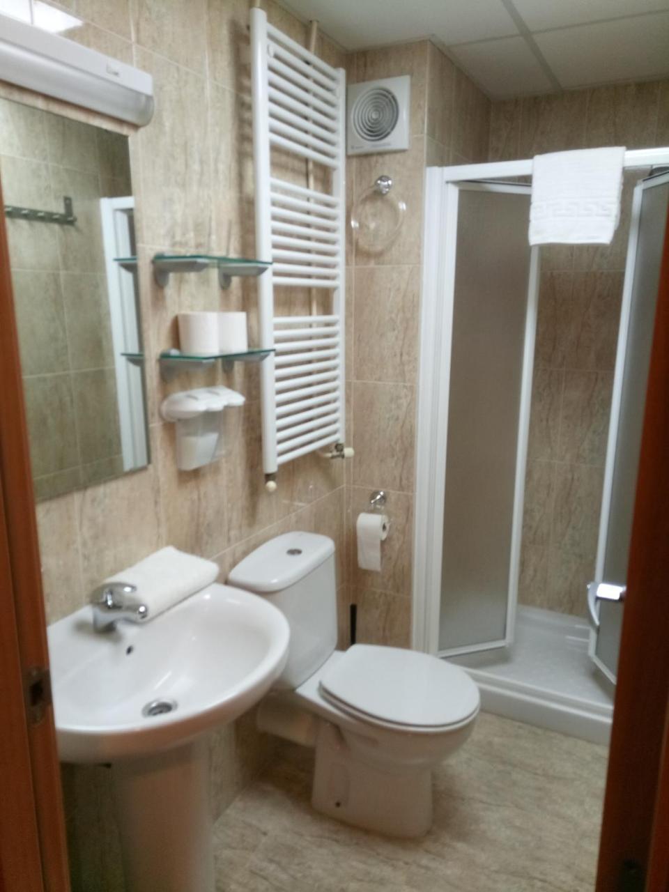 Sant Sadurní dʼAnoia Hostal Sant Sadurni חדר תמונה