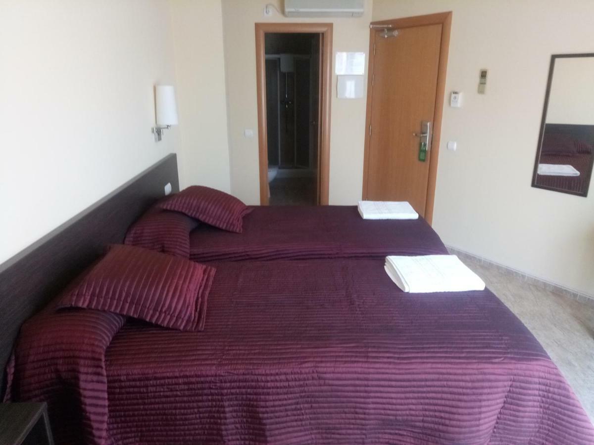 Sant Sadurní dʼAnoia Hostal Sant Sadurni מראה חיצוני תמונה